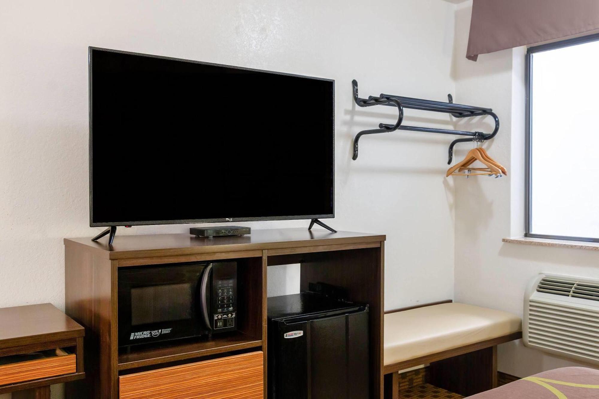 Super 8 By Wyndham Hotel 2*