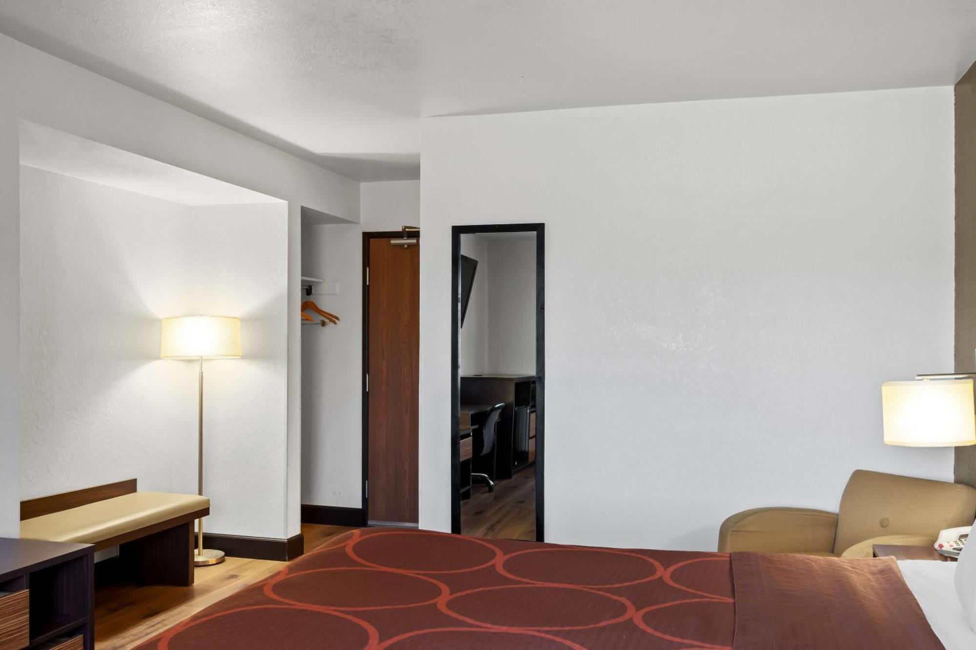 Hotel Super 8 By Wyndham 2*