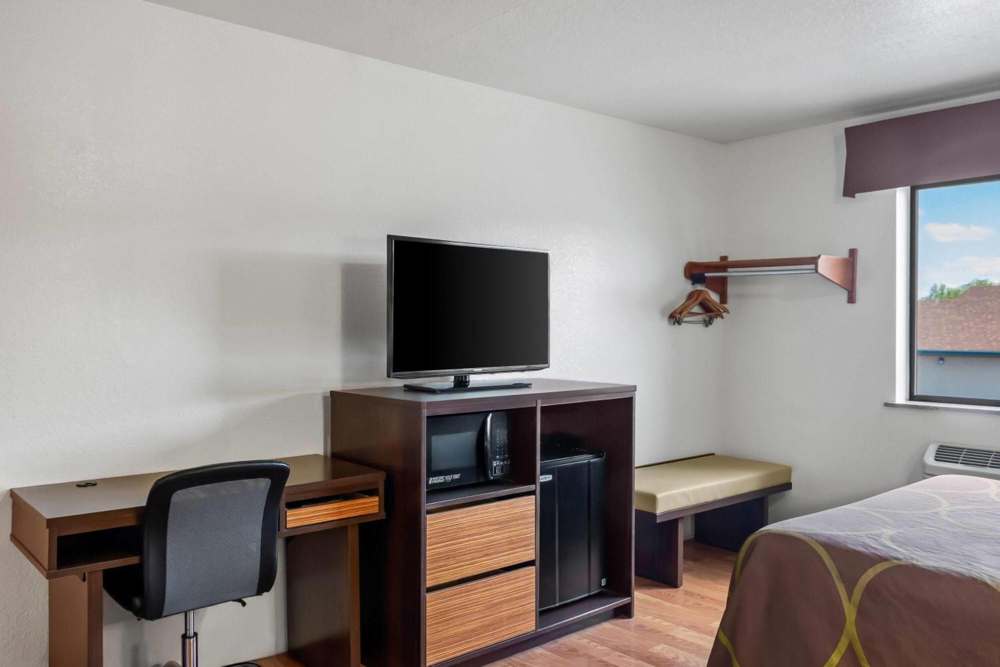 Super 8 By Wyndham Santa Rosa