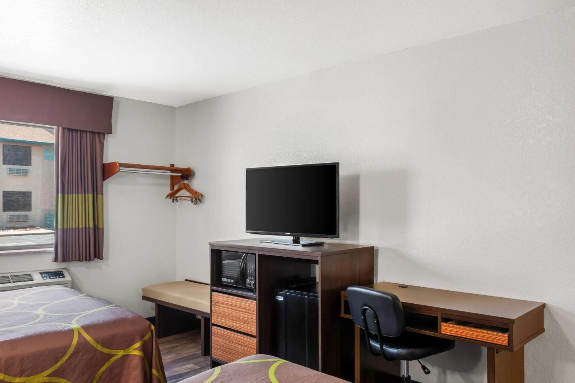 Hotel Super 8 By Wyndham 2*