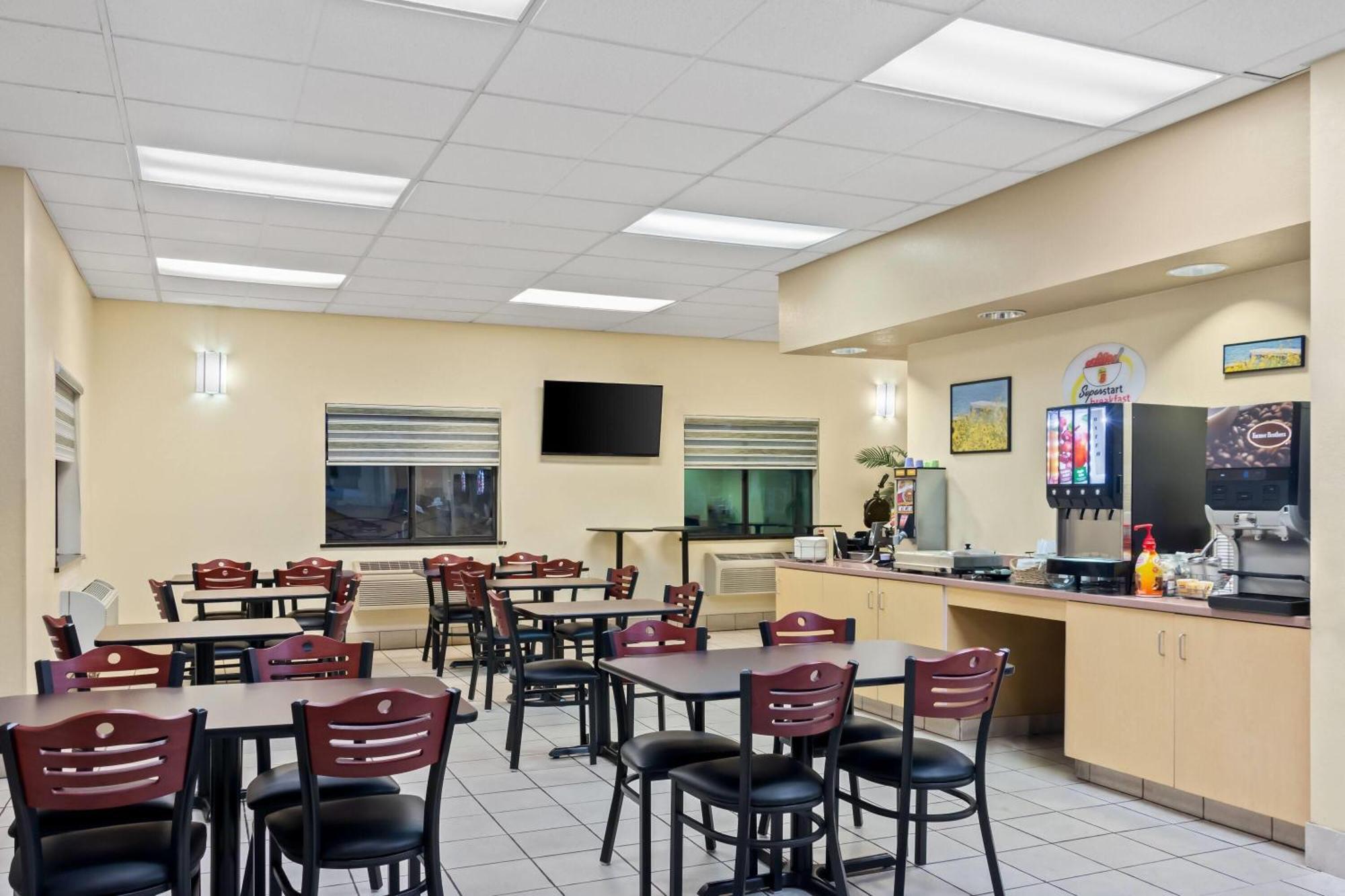 Super 8 By Wyndham 2*