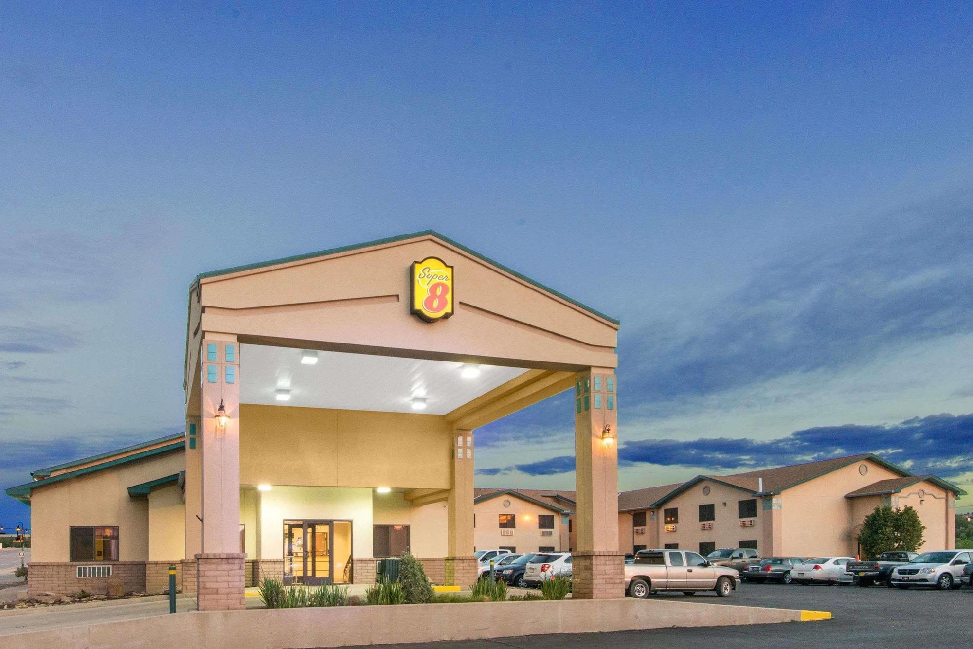 Super 8 By Wyndham Hotel
