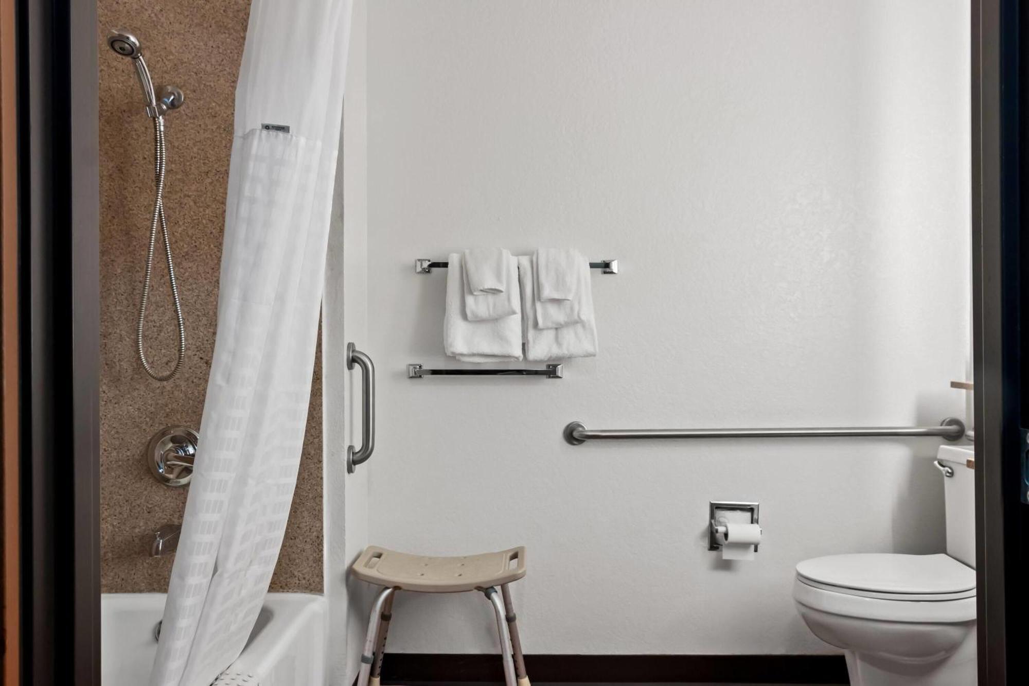 Super 8 By Wyndham Hotel 2*