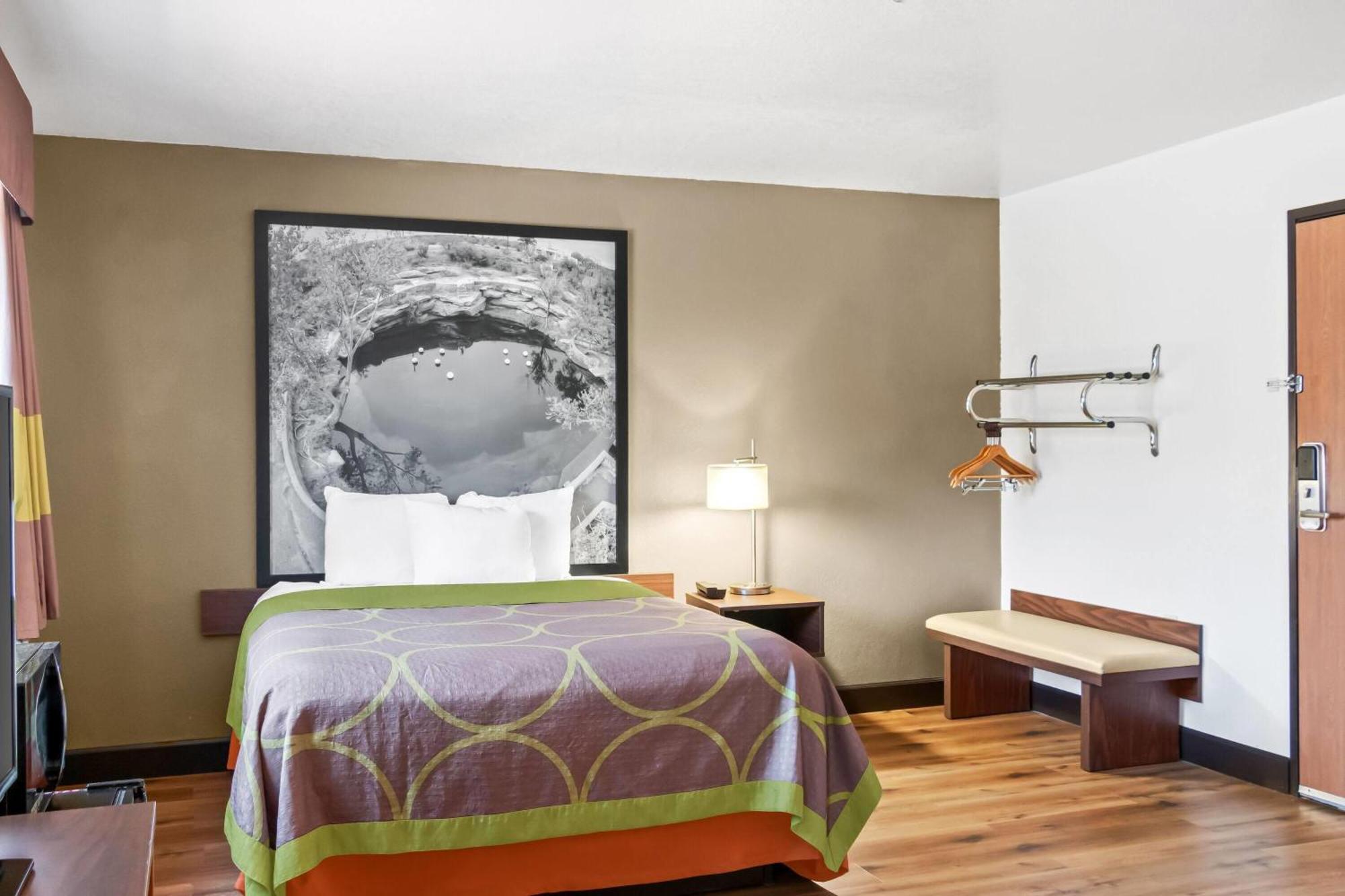 Super 8 By Wyndham Hotel Santa Rosa