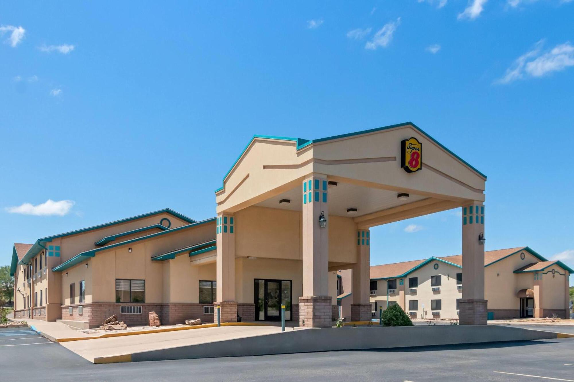 Super 8 By Wyndham Hotel 2*